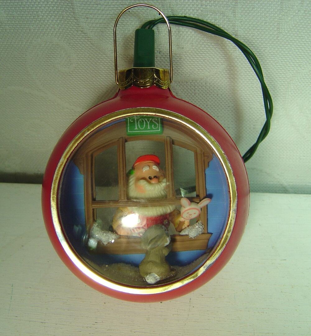 VINTAGE HALLMARK ORNAMENT-SANTA'S WORKSHOP-1984-LIGHTED- NO BOX